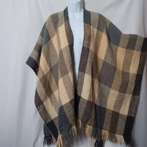 Manos del uruguay Beige & Gray Pure Wool Plaid Shawl. Size S - Picture 3 of 11